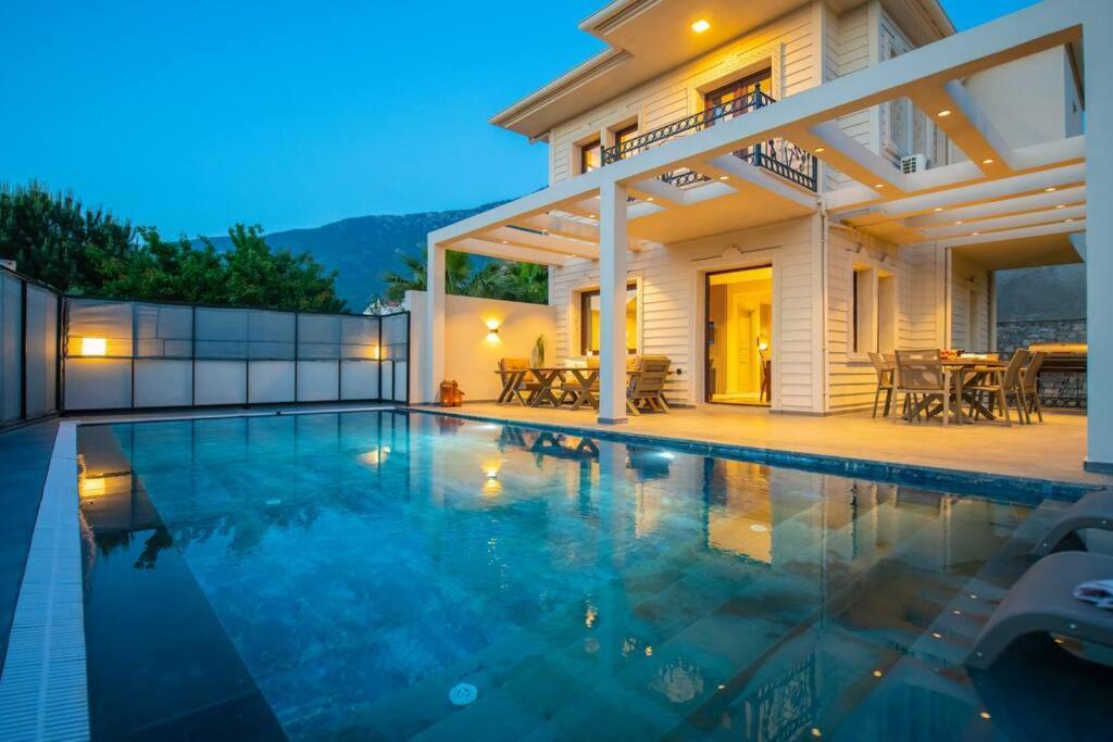 Havuzlu Korunakli Jakuzili Villa Fethiye Kültér fotó
