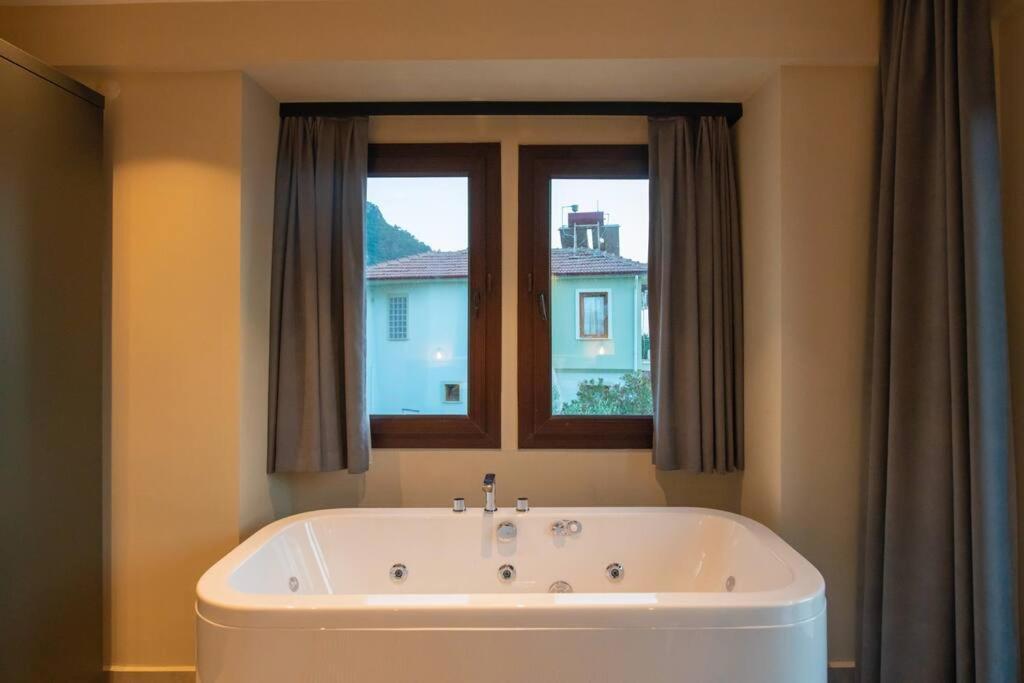 Havuzlu Korunakli Jakuzili Villa Fethiye Kültér fotó